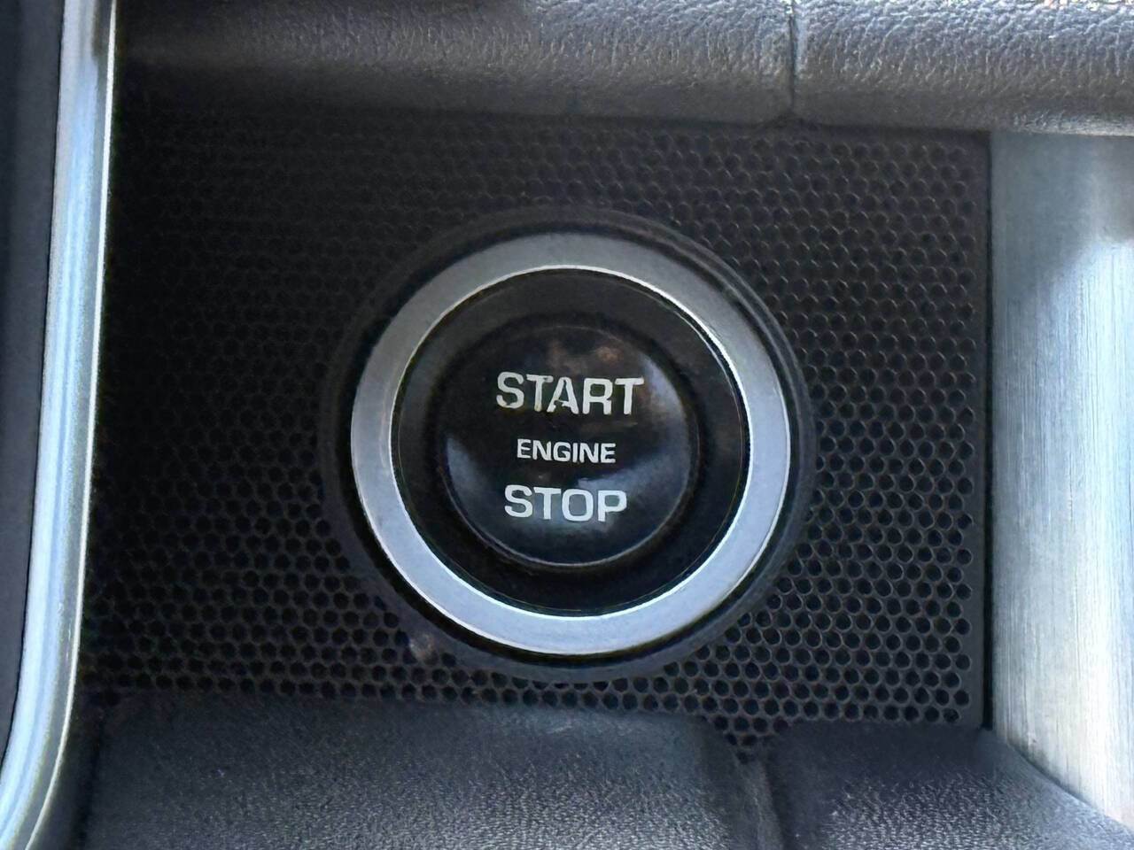 Used 2016 Land Rover Range Rover Supercharged image 11