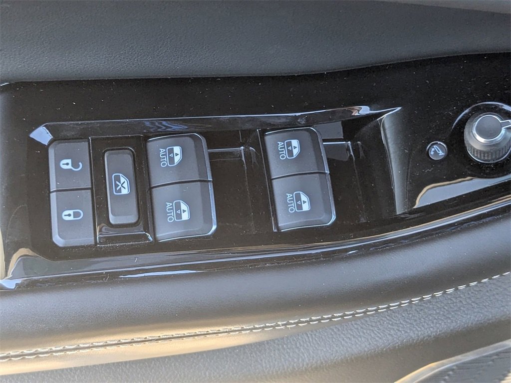 Used 2022 Jeep Grand Cherokee Overland w/ Luxury Tech Group IV image 16