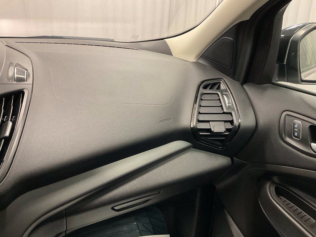 Used 2018 Ford Escape SEL w/ Ford Safe & Smart Package AWD/4WD image 29