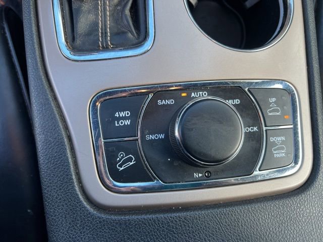 Used 2017 Jeep Grand Cherokee Overland image 30