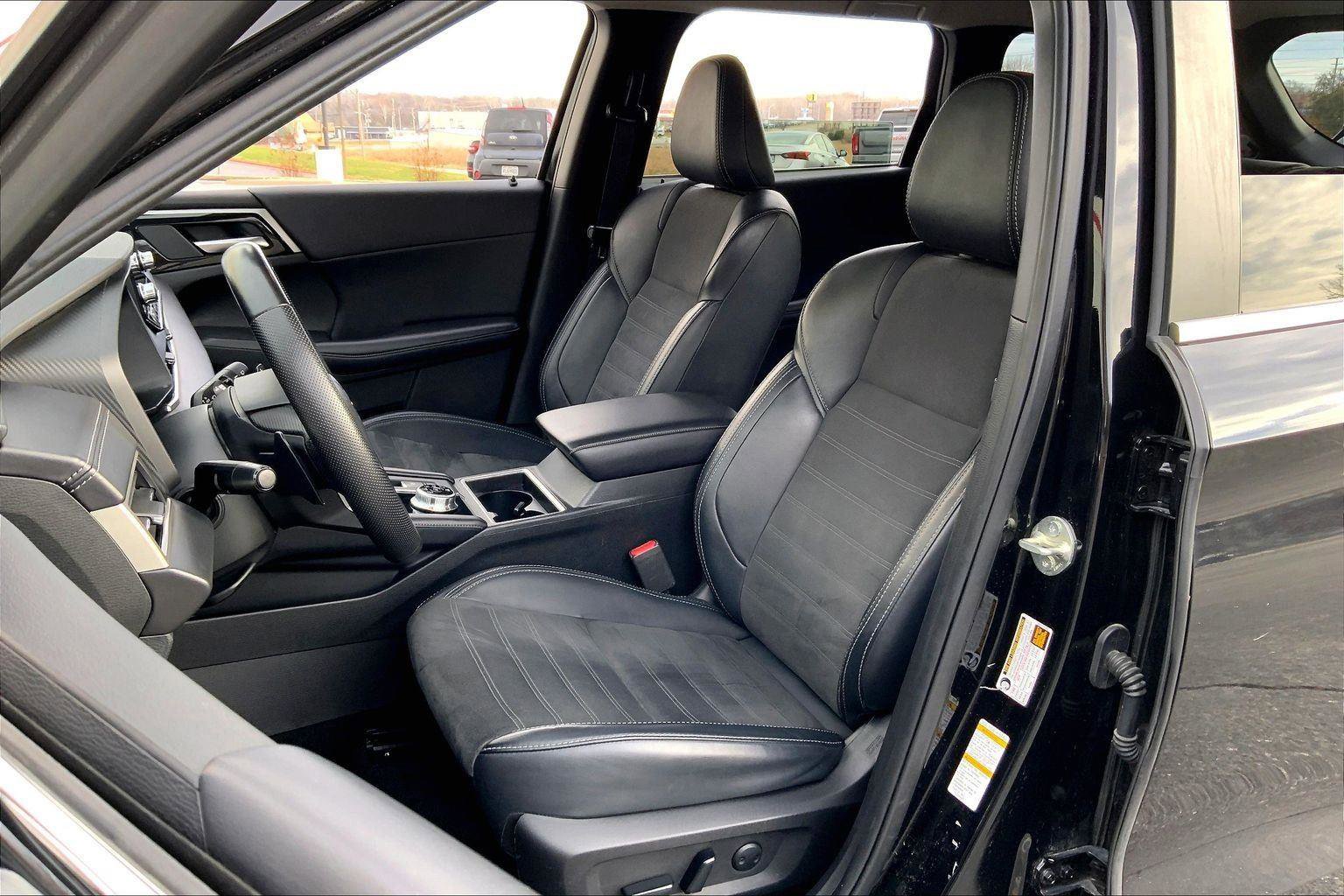 Used 2024 Mitsubishi Outlander SE image 23