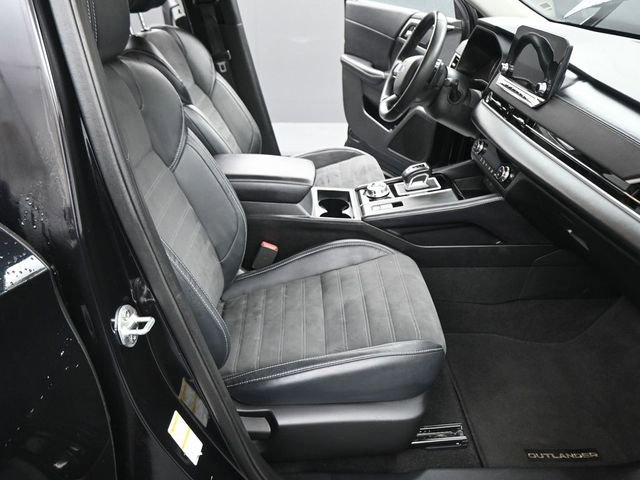 Used 2023 Mitsubishi Outlander SE image 37