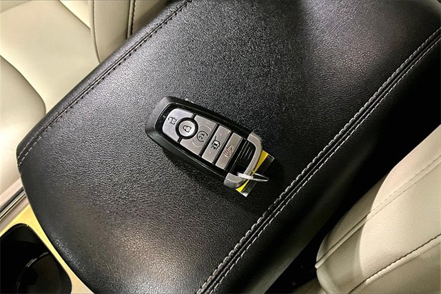 Used 2022 Ford Edge Titanium image 28