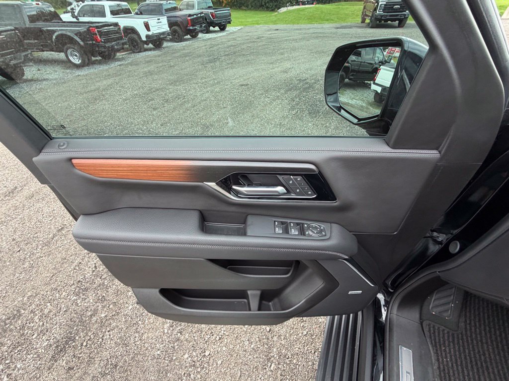 Used 2026 GMC Yukon Denali w/ Sun & Power Step Package AWD/4WD image 6
