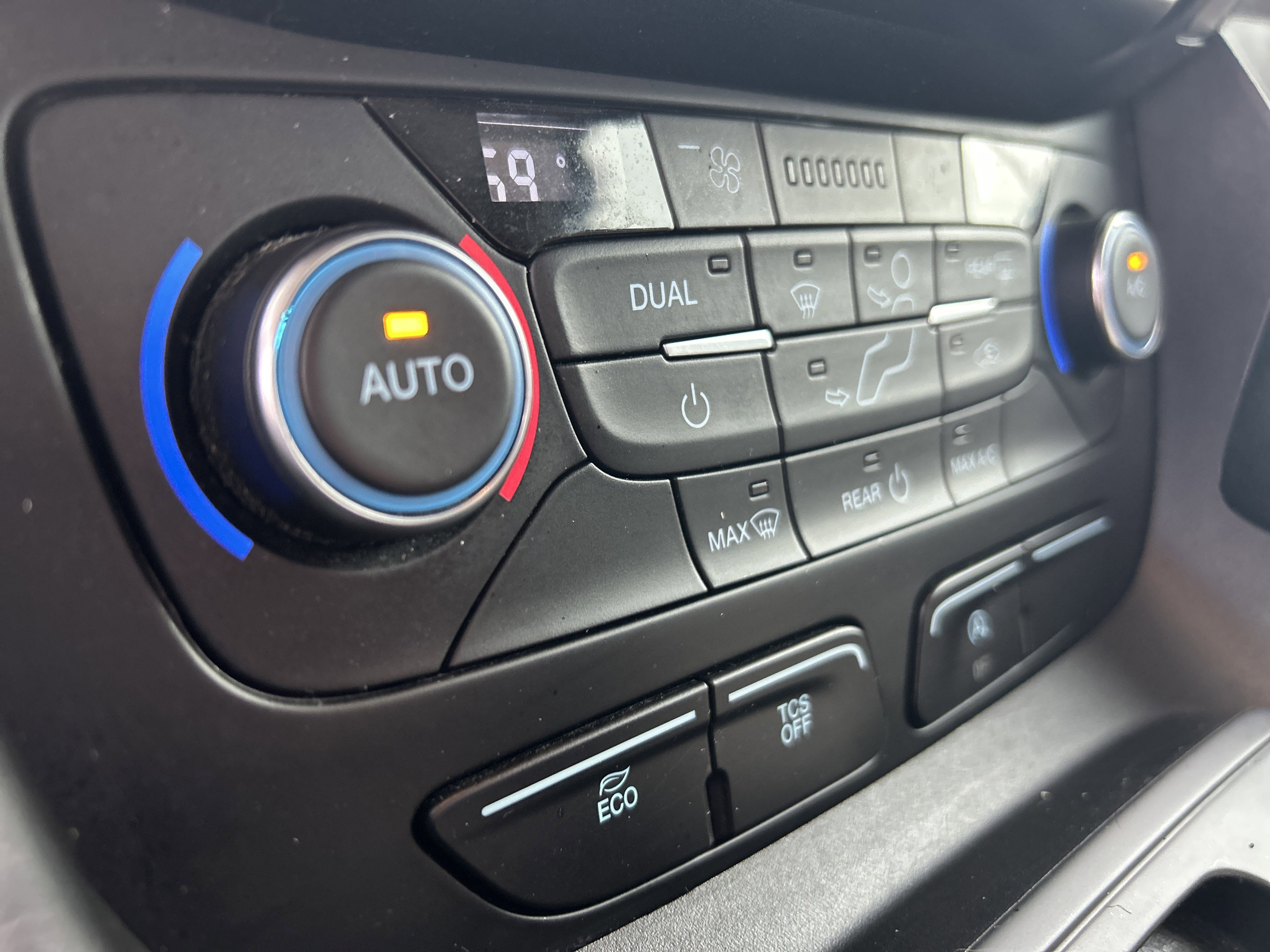 Used 2019 Ford Transit Connect XLT image 25