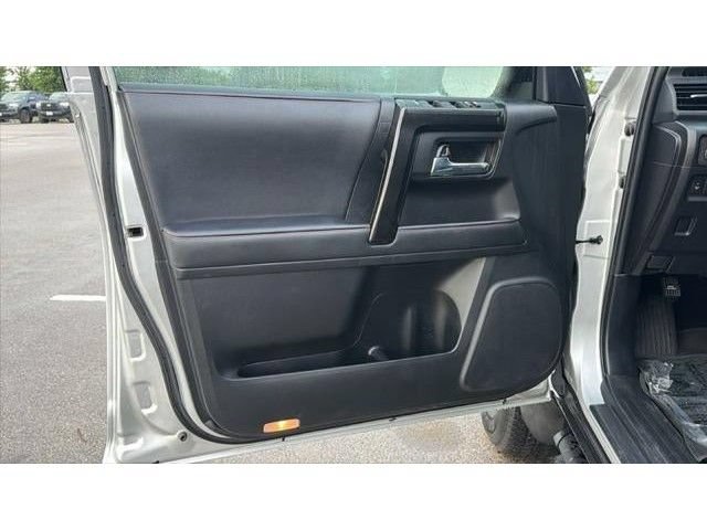 Certified 2021 Toyota 4Runner Venture w/ Moonroof Package AWD/4WD image 13