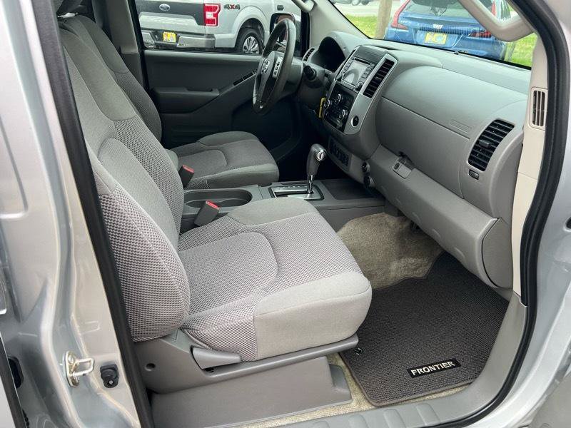Used 2017 Nissan Frontier SV w/ SV Value Truck Package RWD image 7