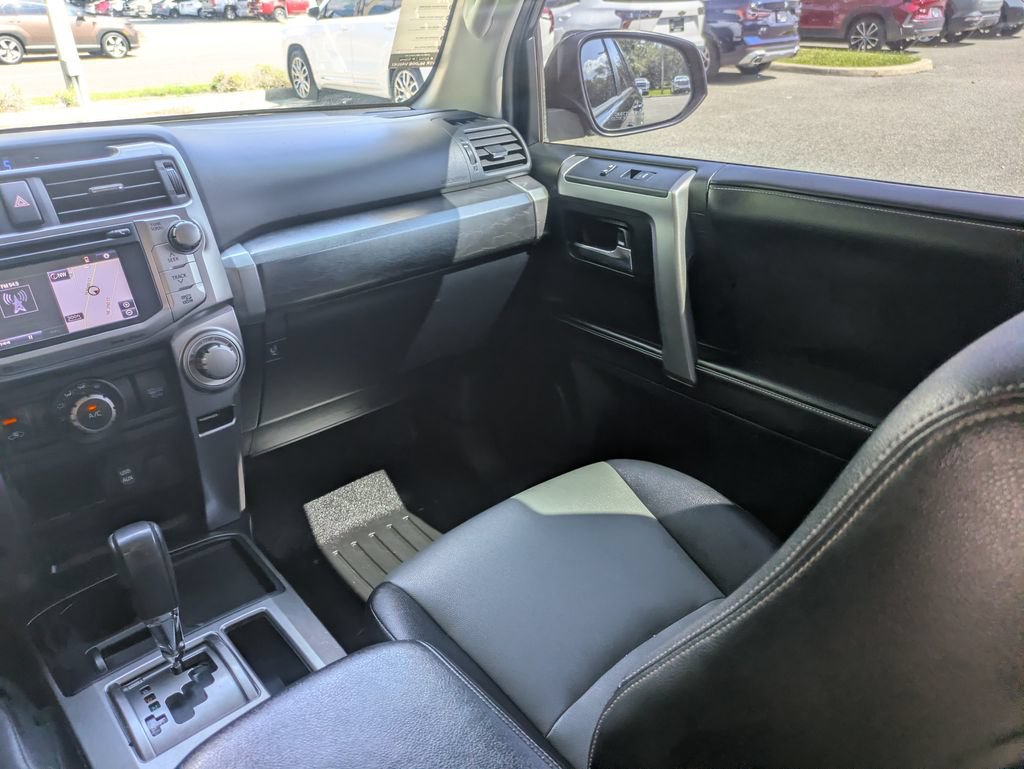 Used 2017 Toyota 4Runner SR5 Premium RWD image 15