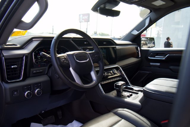 Used 2024 GMC Sierra 1500 Denali w/ Technology Package AWD/4WD image 14