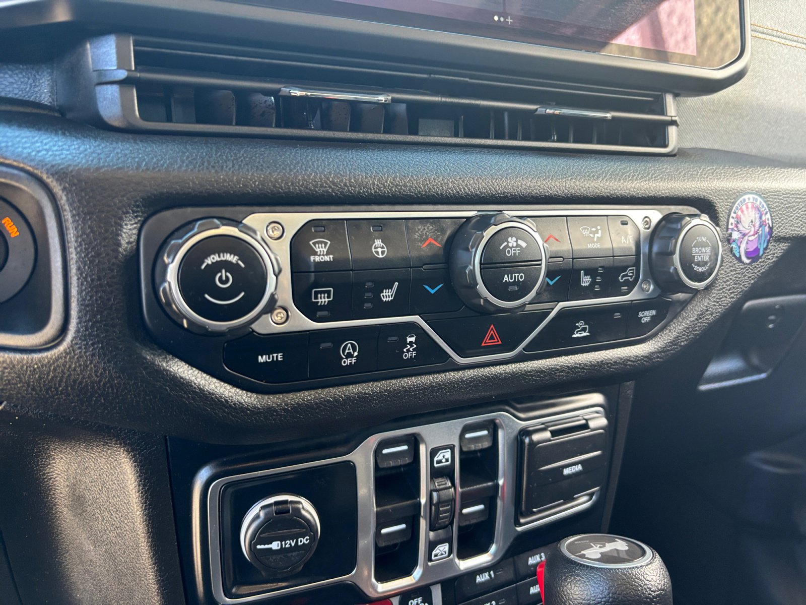 Used 2024 Jeep Wrangler Willys image 32