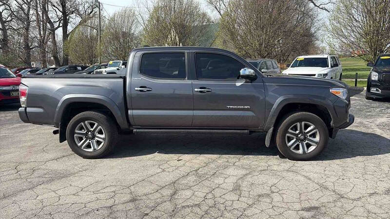 Used 2018 Toyota Tacoma Limited AWD/4WD image 18