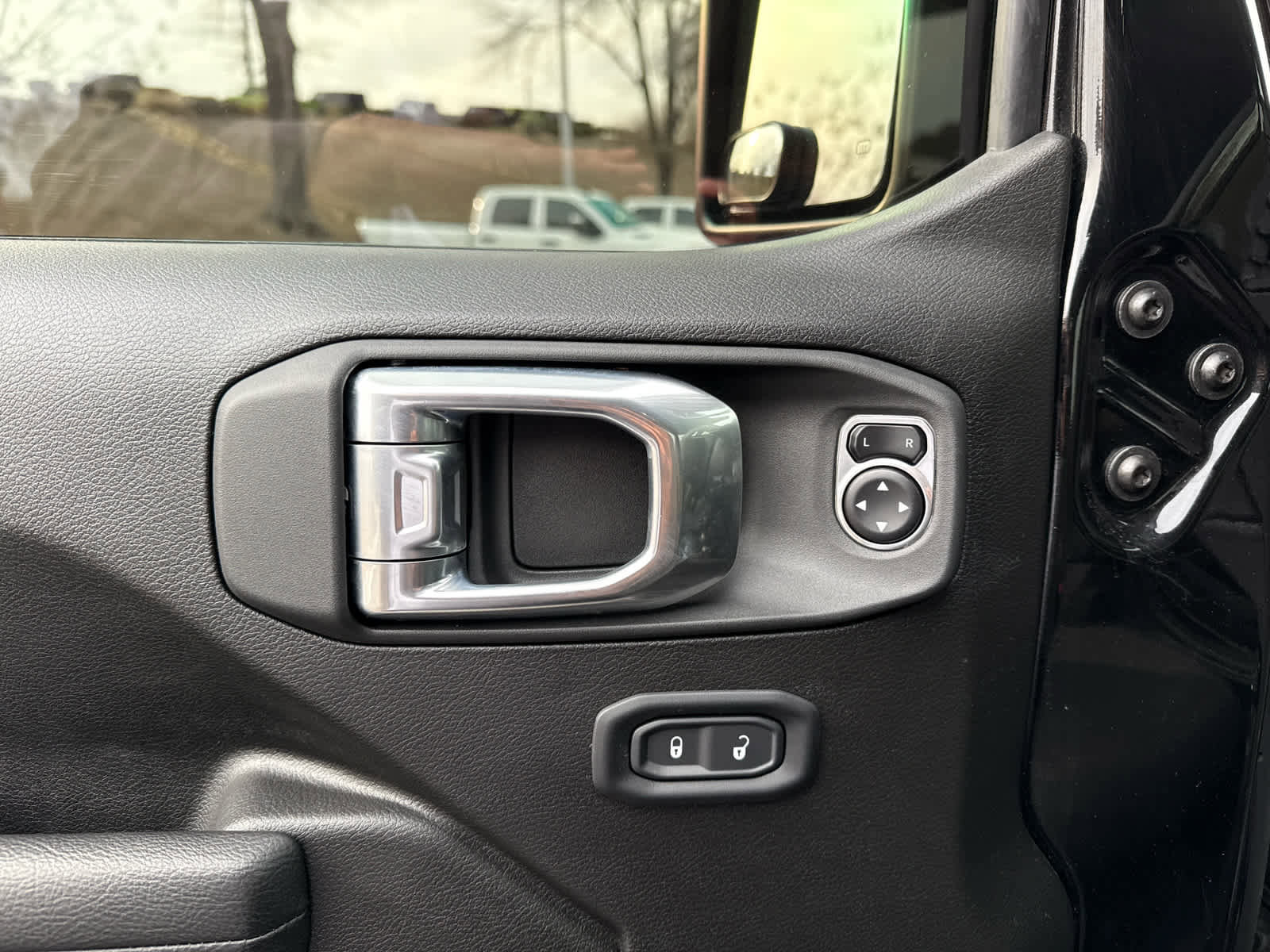 Used 2025 Jeep Wrangler Rubicon w/ Convenience Group image 16