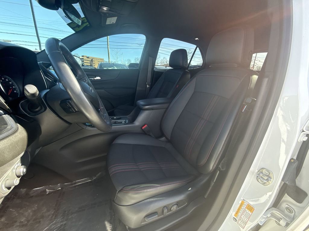 Used 2022 Chevrolet Equinox RS w/ Infotainment Package image 11