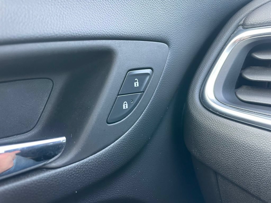 Used 2024 Chevrolet Equinox LT AWD/4WD image 24
