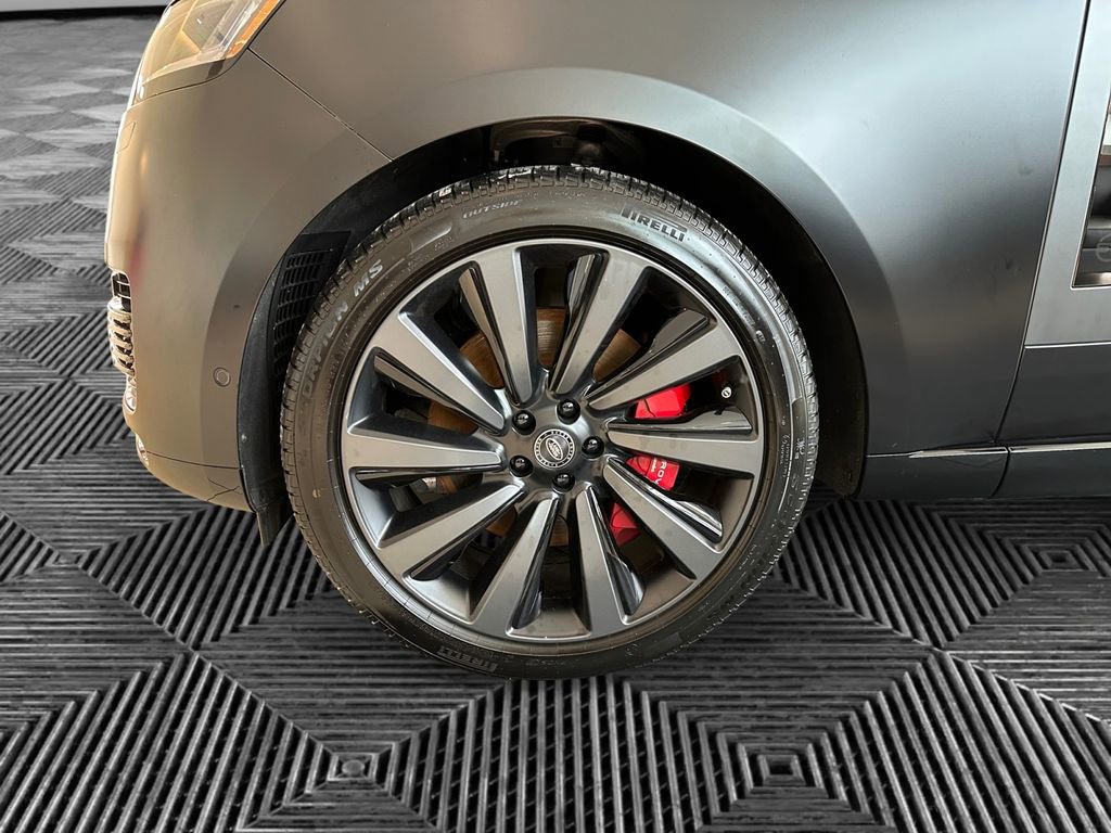 Used 2025 Land Rover Range Rover SV image 12