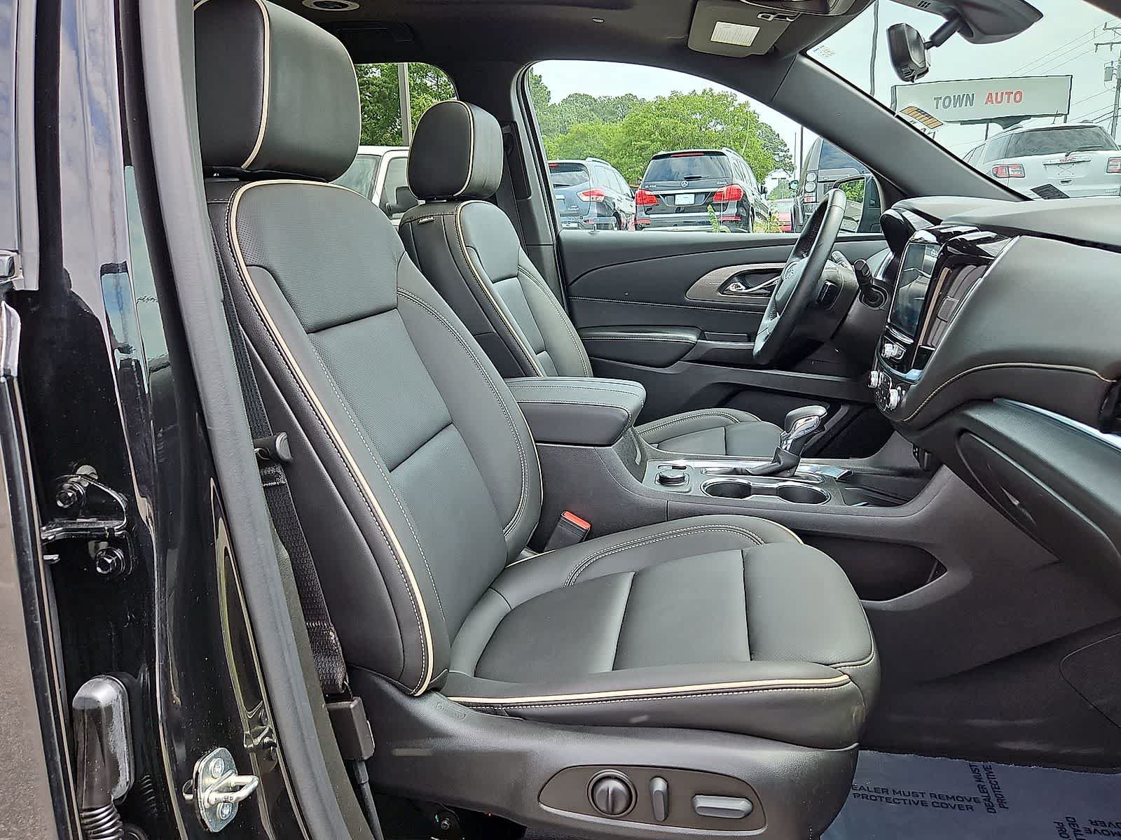 Certified 2023 Chevrolet Traverse Premier w/ Redline Edition FWD image 35