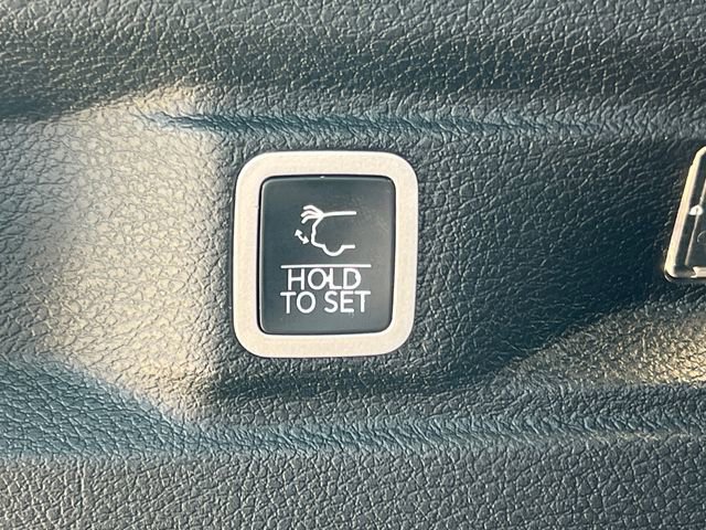 Used 2024 Jeep Grand Cherokee L Limited w/ Black Appearance Package image 43