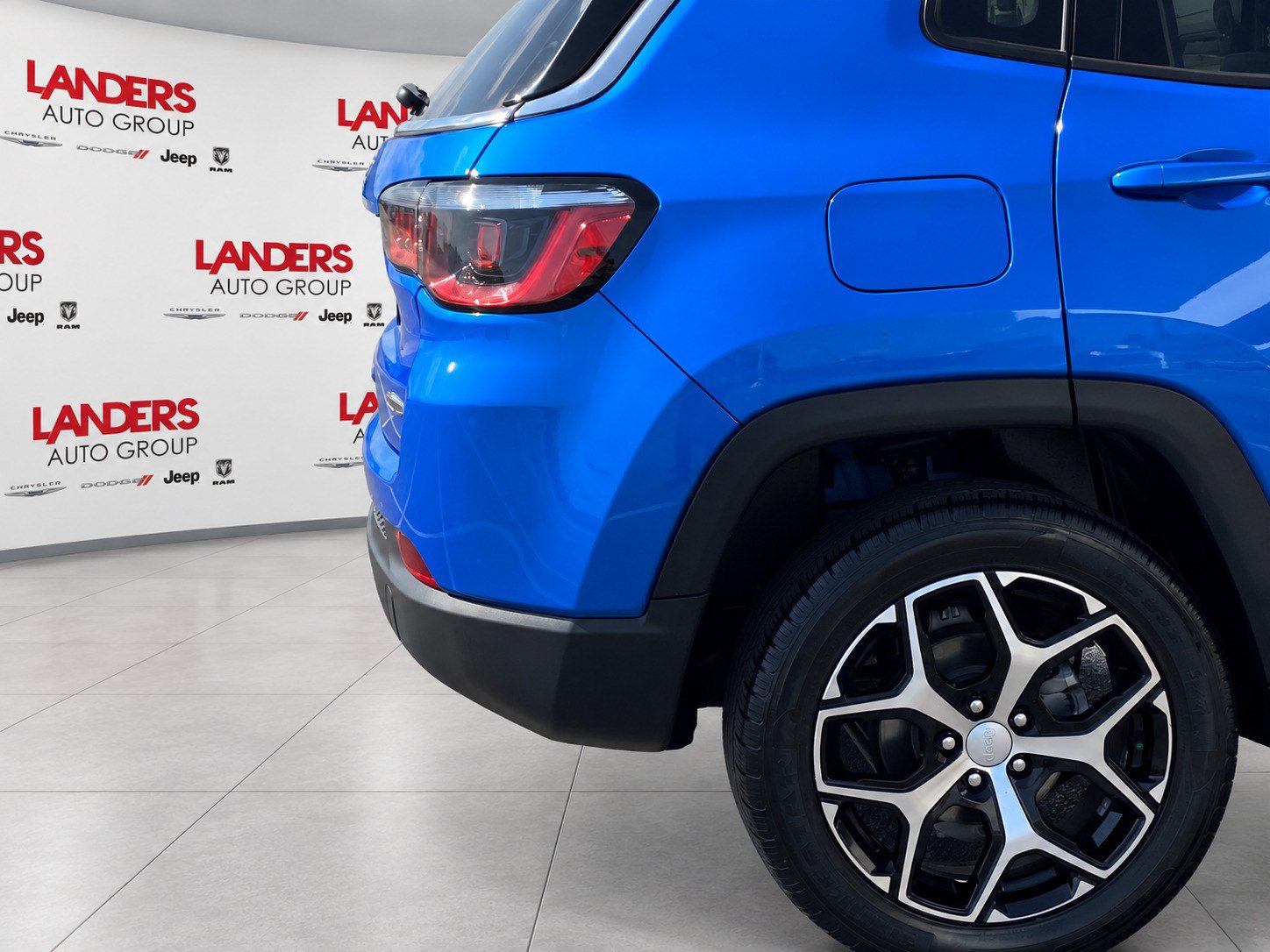 Used 2024 Jeep Compass Latitude AWD/4WD image 7