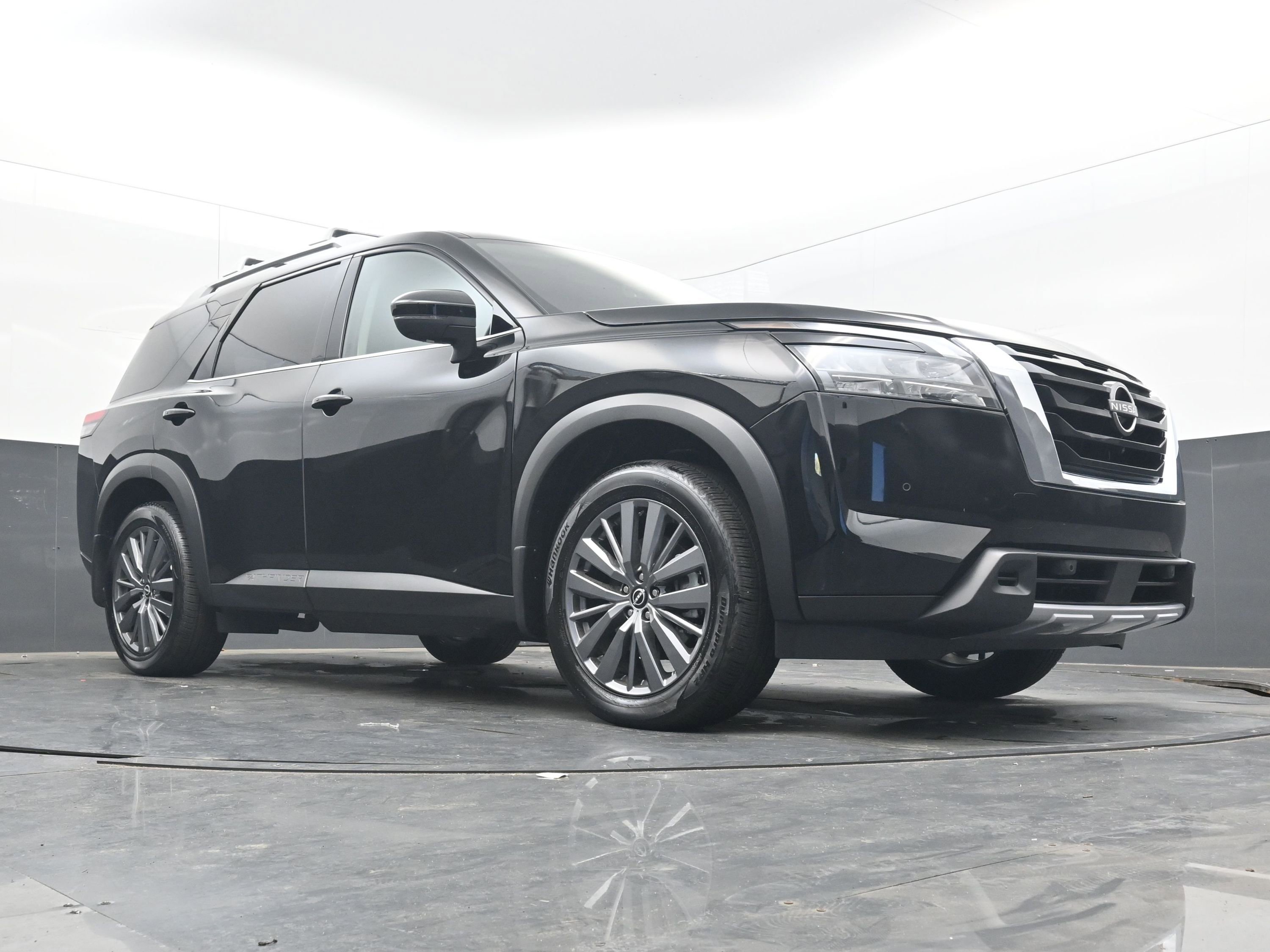 Used 2025 Nissan Pathfinder SL w/ SL Premium Package image 20