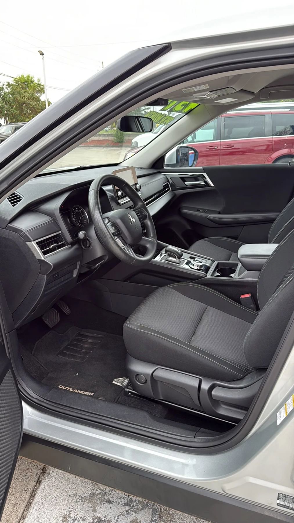 Used 2024 Mitsubishi Outlander ES image 8