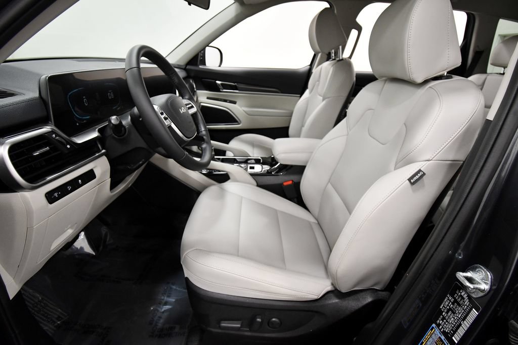 Certified 2024 Kia Telluride S w/ S Sunroof Package AWD/4WD image 14