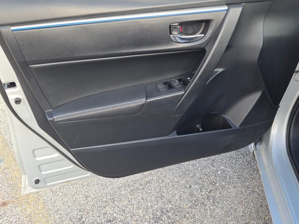 Used 2014 Toyota Corolla S image 16