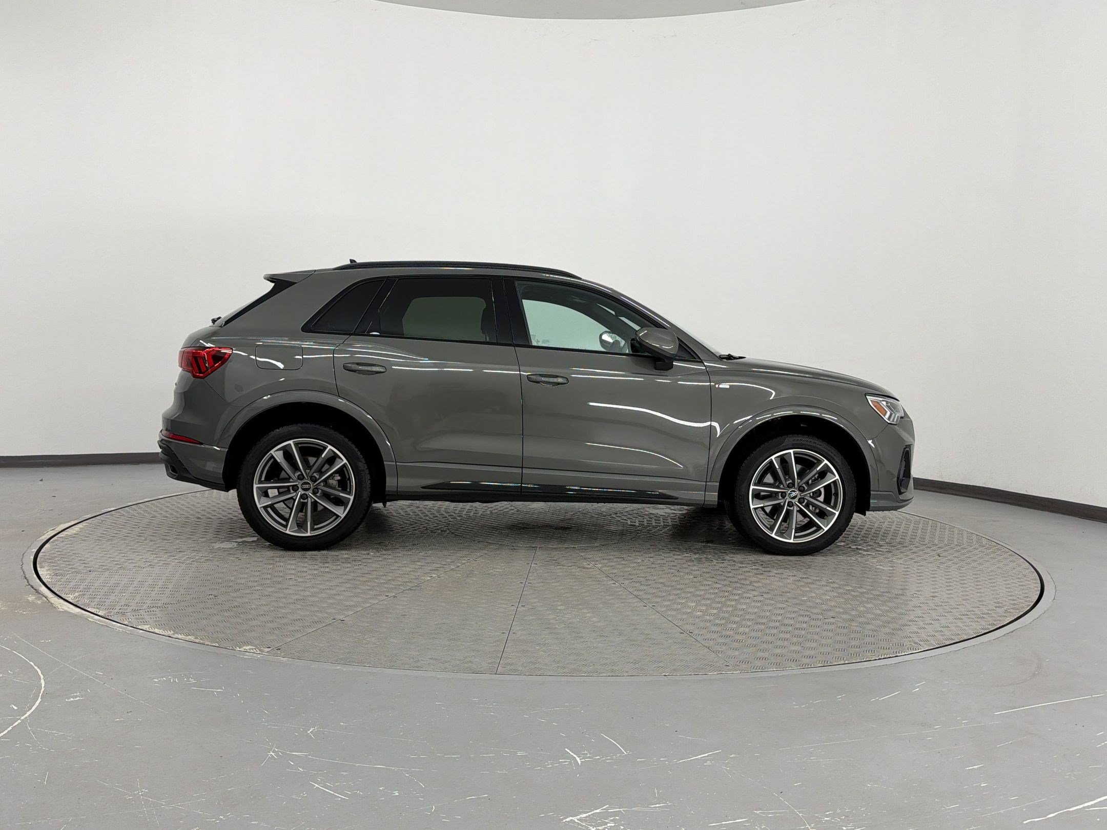 Used 2025 Audi Q3 2.0T Premium w/ Convenience Package AWD/4WD image 8