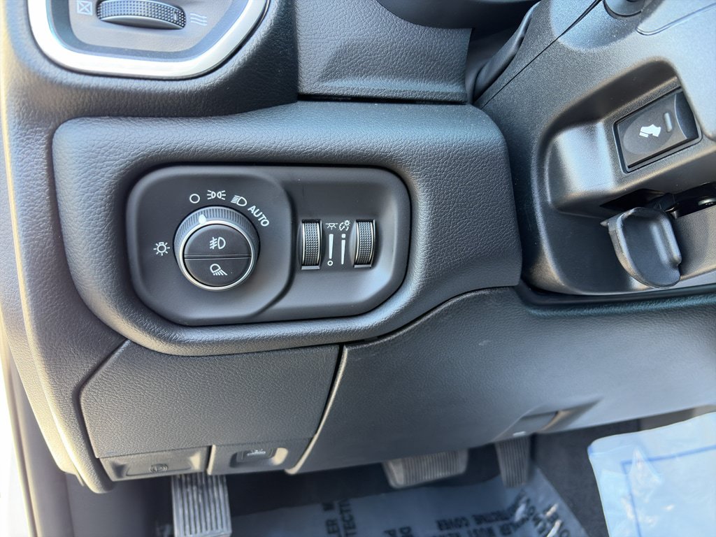 New 2026 RAM 3500 Laramie AWD/4WD image 10