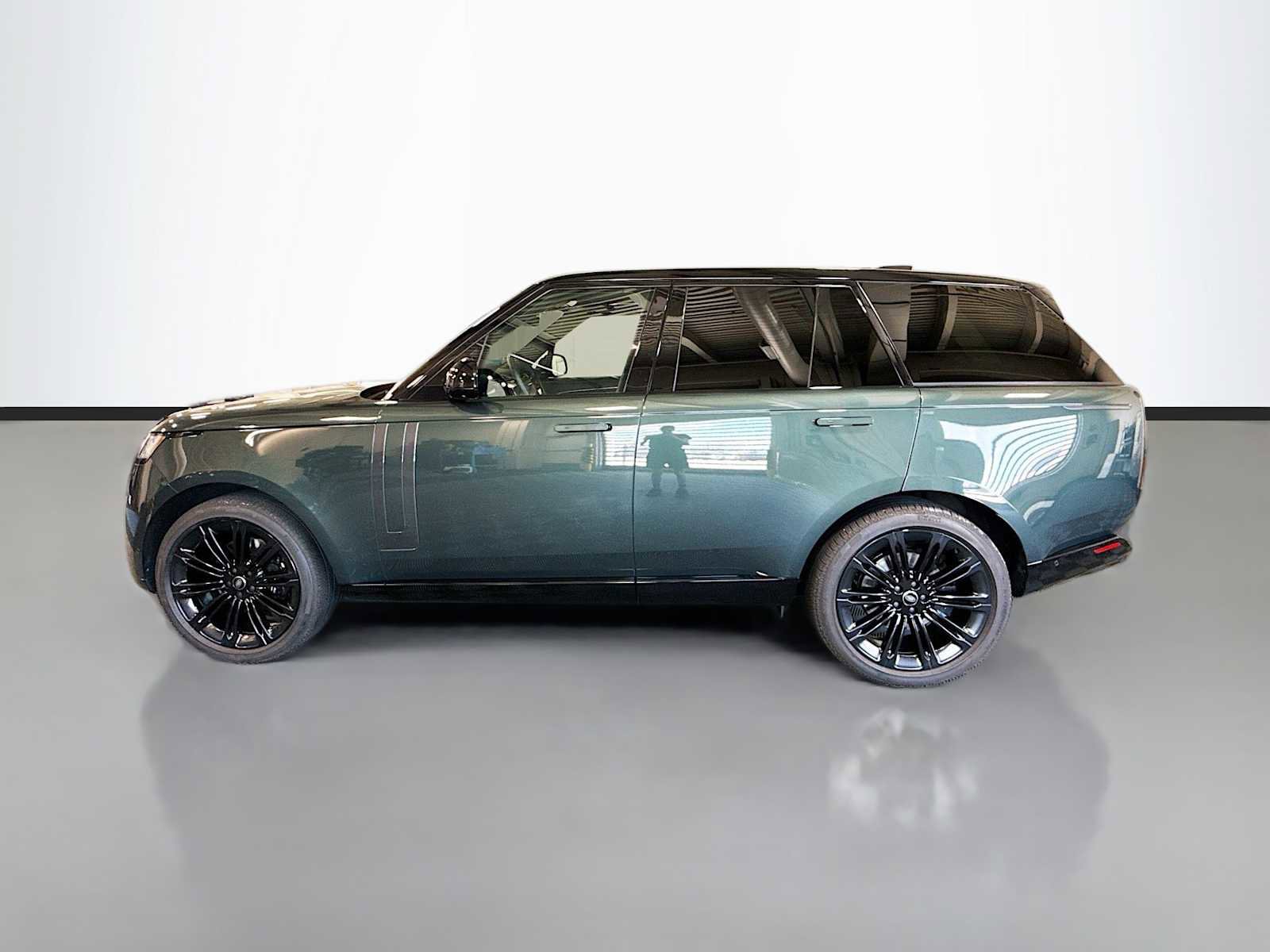 Certified 2025 Land Rover Range Rover SE AWD/4WD image 5