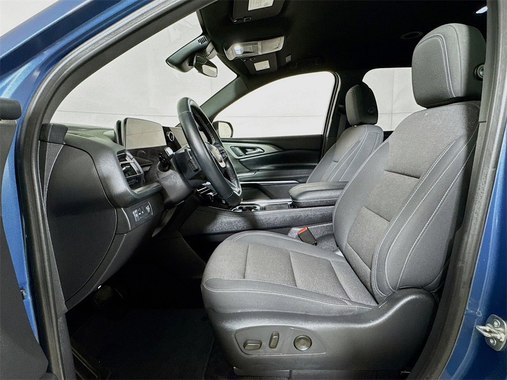 Used 2025 Chevrolet Traverse LT image 19