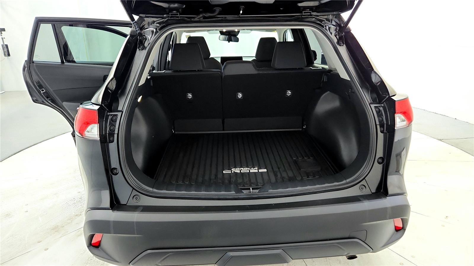 Used 2023 Toyota Corolla Cross LE w/ Moonroof Package image 20