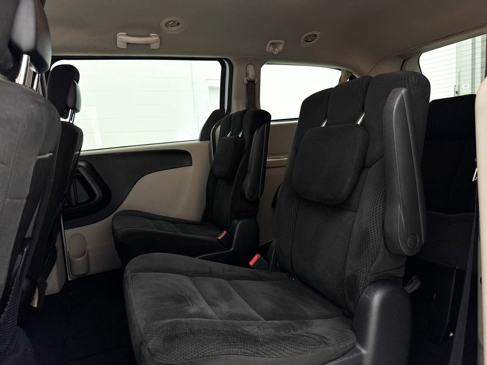 Used 2017 Dodge Grand Caravan SE w/ UConnect Hands-Free Group FWD image 23