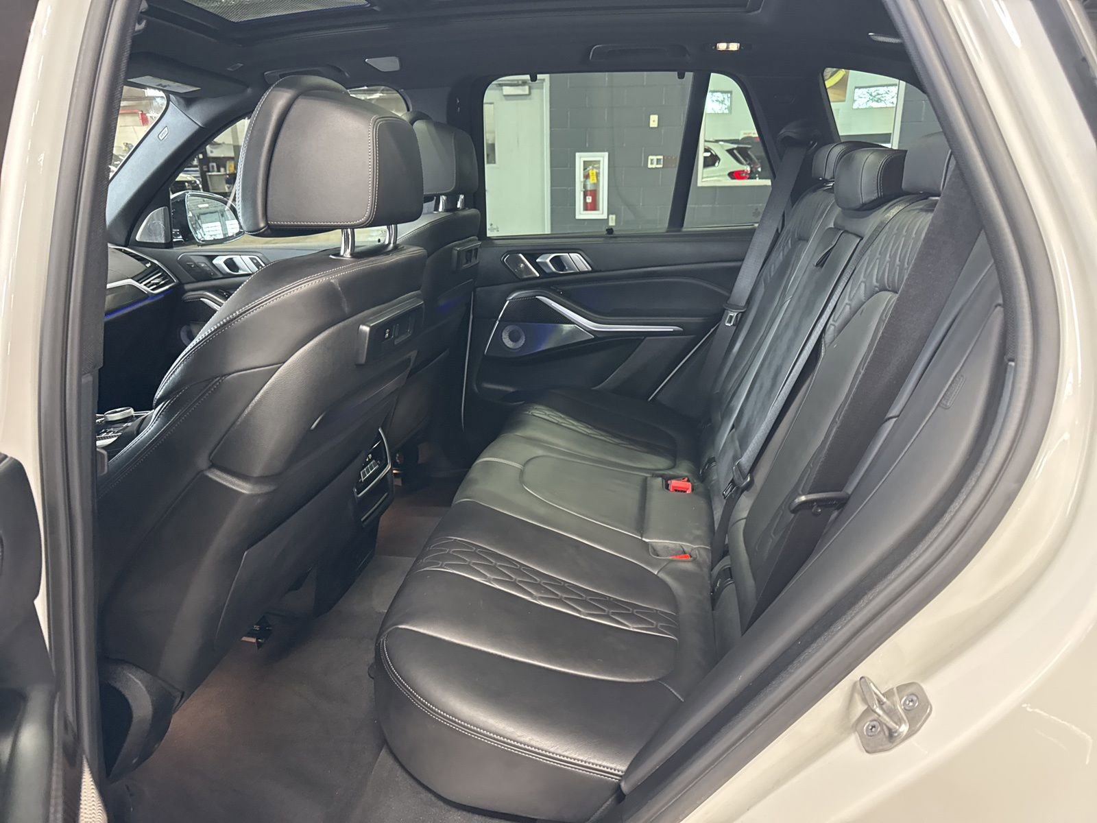 Used 2021 BMW X5 M50i w/ Executive Package image 7