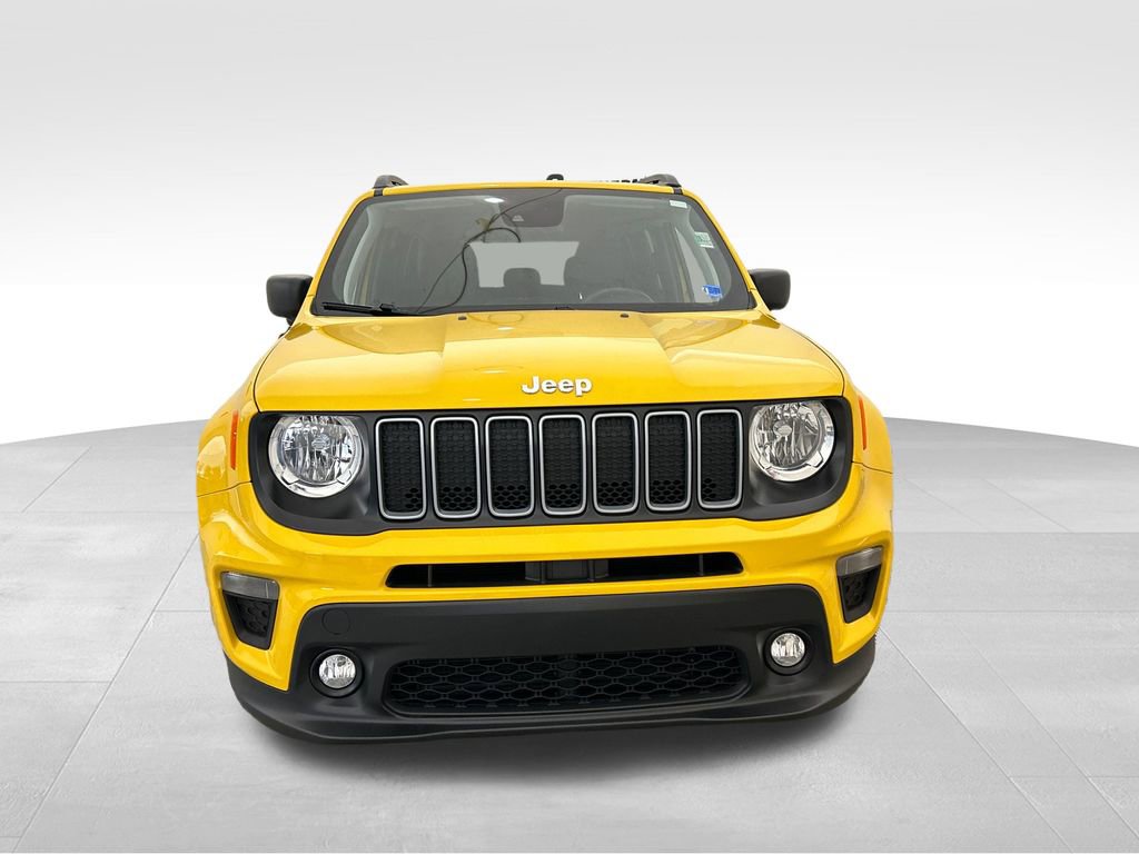 Used 2023 Jeep Renegade Latitude w/ Premium Group AWD/4WD image 9