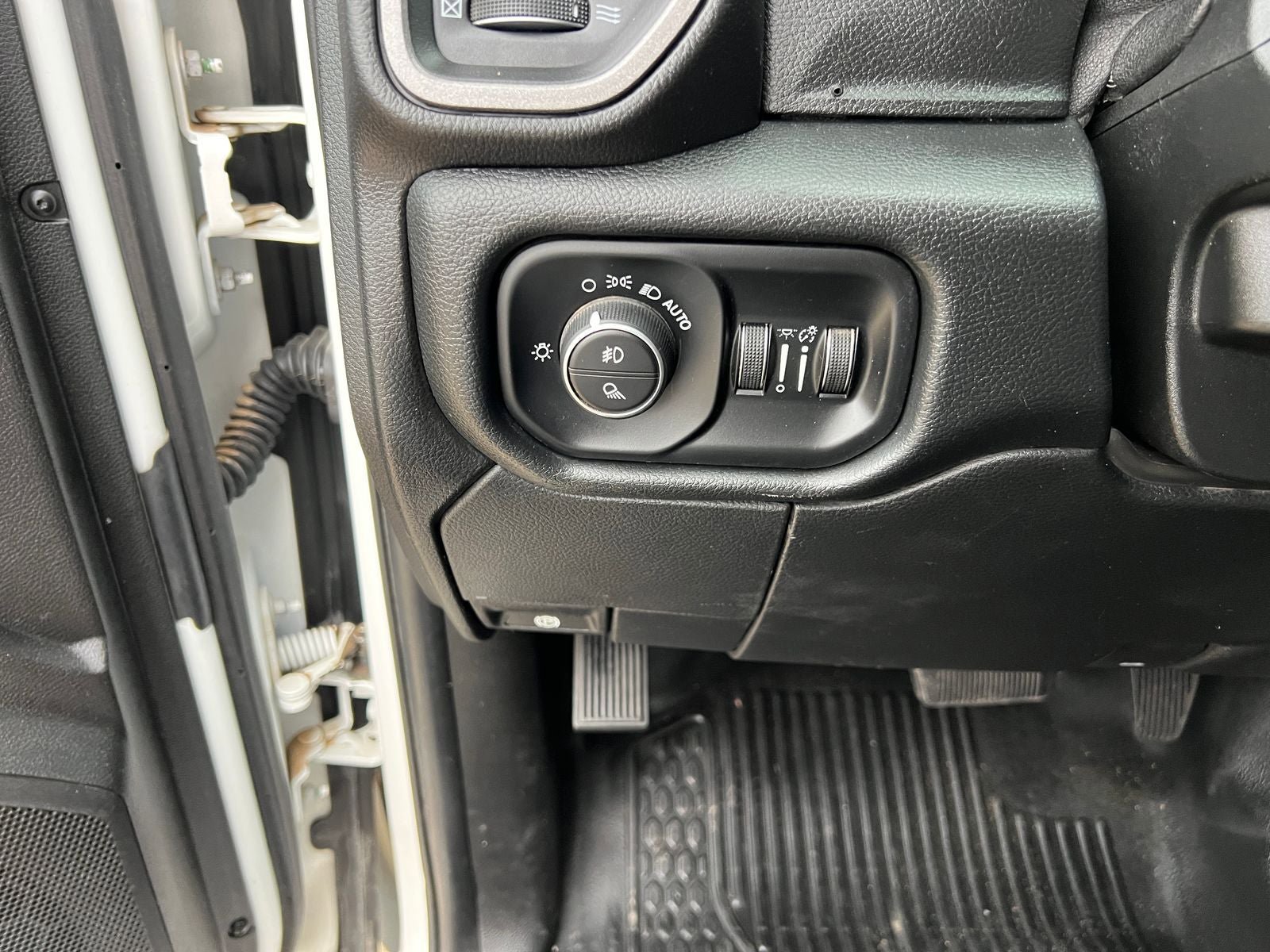 Used 2019 RAM 2500 Tradesman w/ Safety Group AWD/4WD image 19