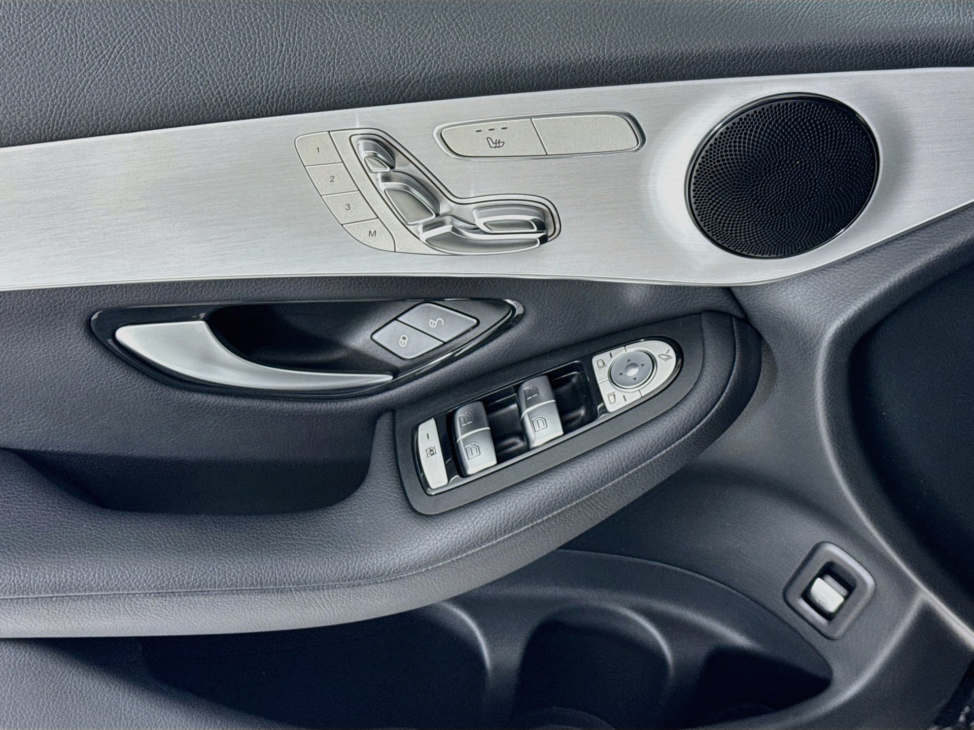 Used 2022 Mercedes-Benz GLC 300 image 18
