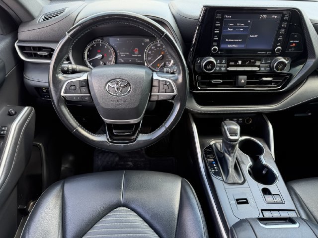 Used 2022 Toyota Highlander XSE FWD image 11