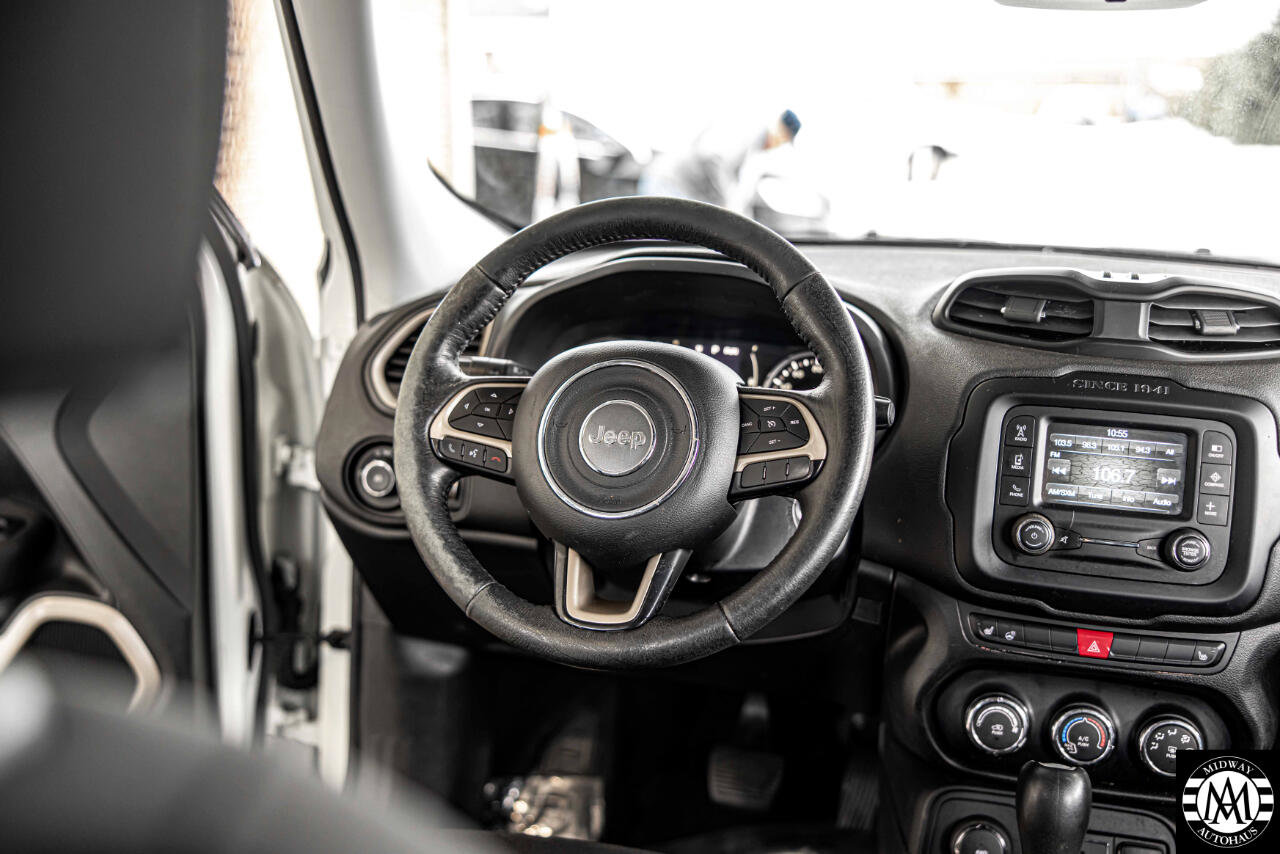 Used 2015 Jeep Renegade Latitude w/ Cold Weather Group II image 32