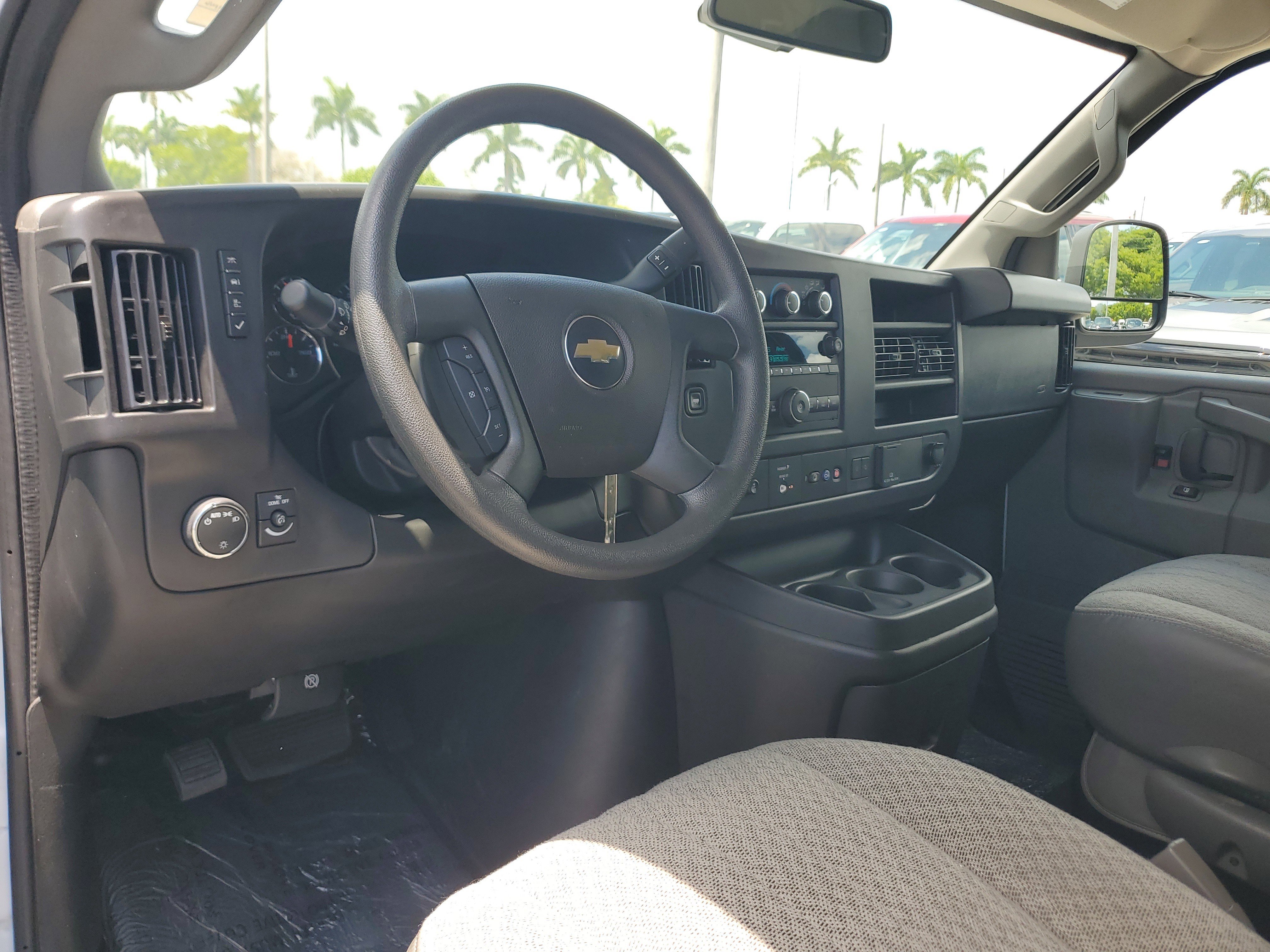 Used 2025 Chevrolet Express 3500 LT w/ LT Preferred Equipment Group RWD image 9