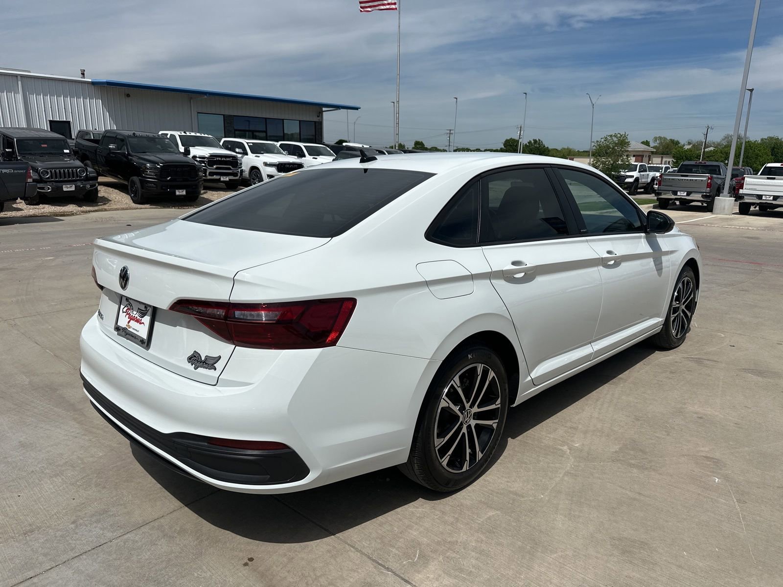 Used 2023 Volkswagen Jetta Sport image 6