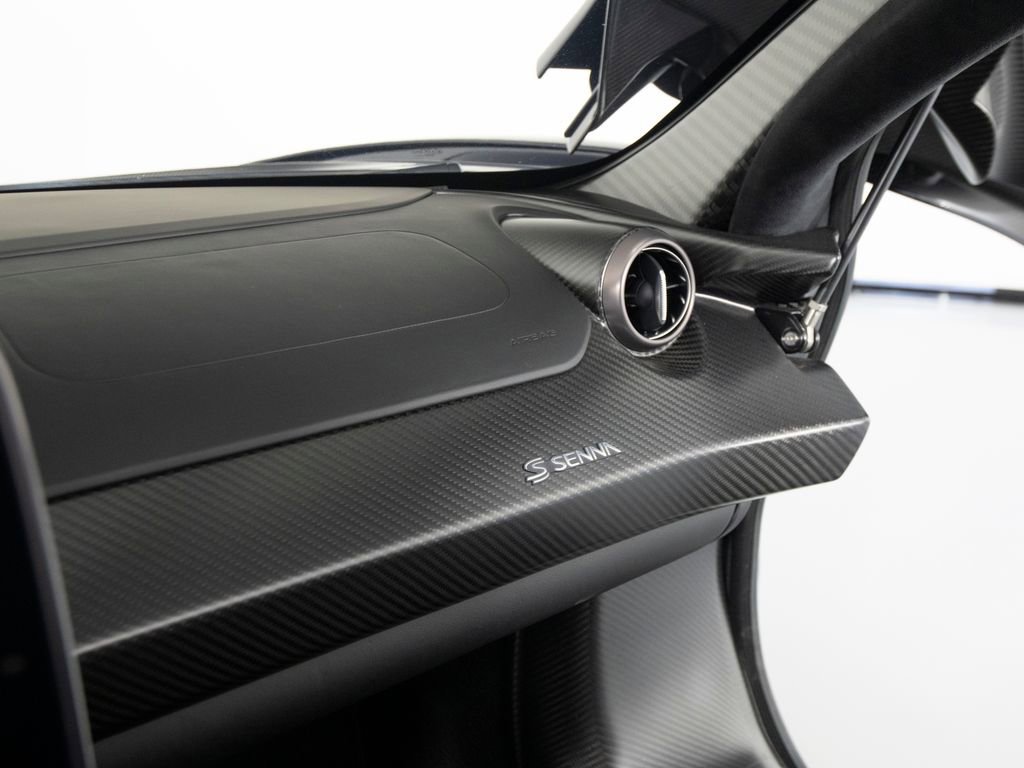 Used 2019 McLaren Senna image 39