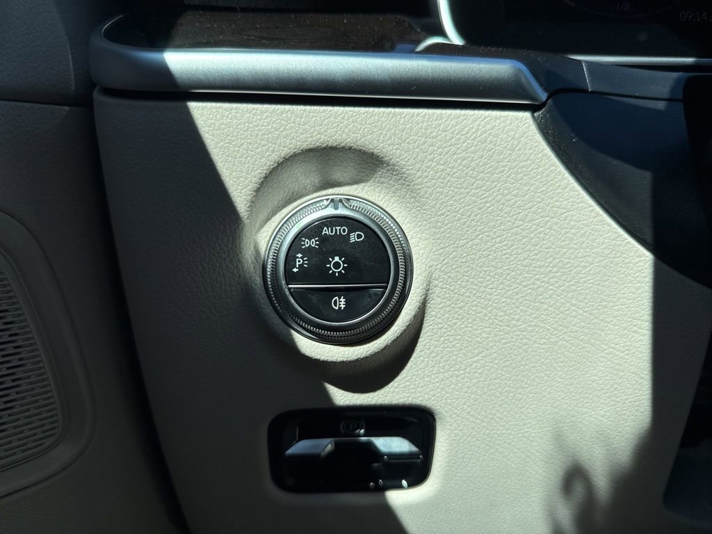 New 2025 Mercedes-Benz C 300 4MATIC Sedan image 39