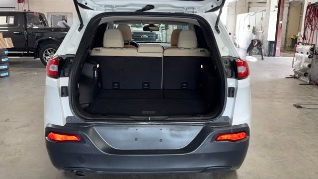 Used 2017 Jeep Cherokee Sport AWD/4WD image 11