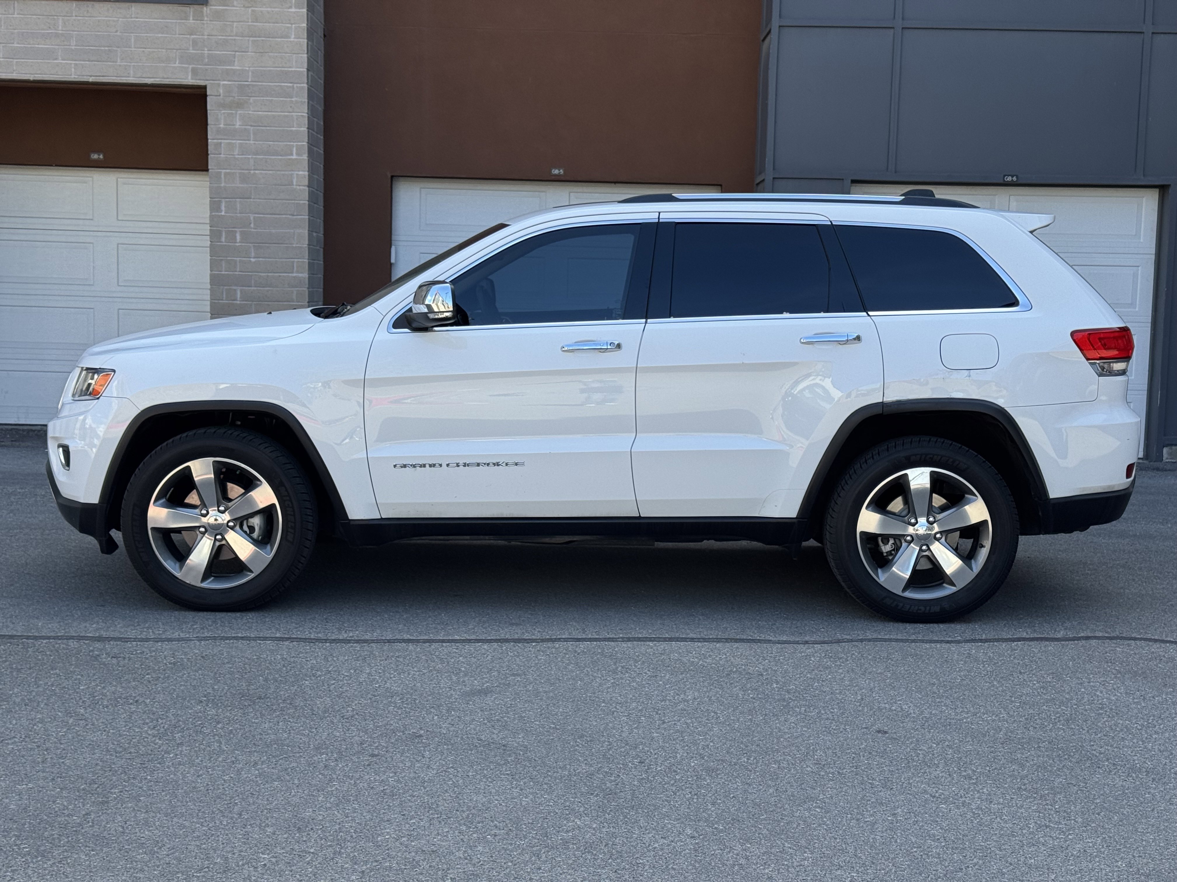 Used 2014 Jeep Grand Cherokee Limited image 2