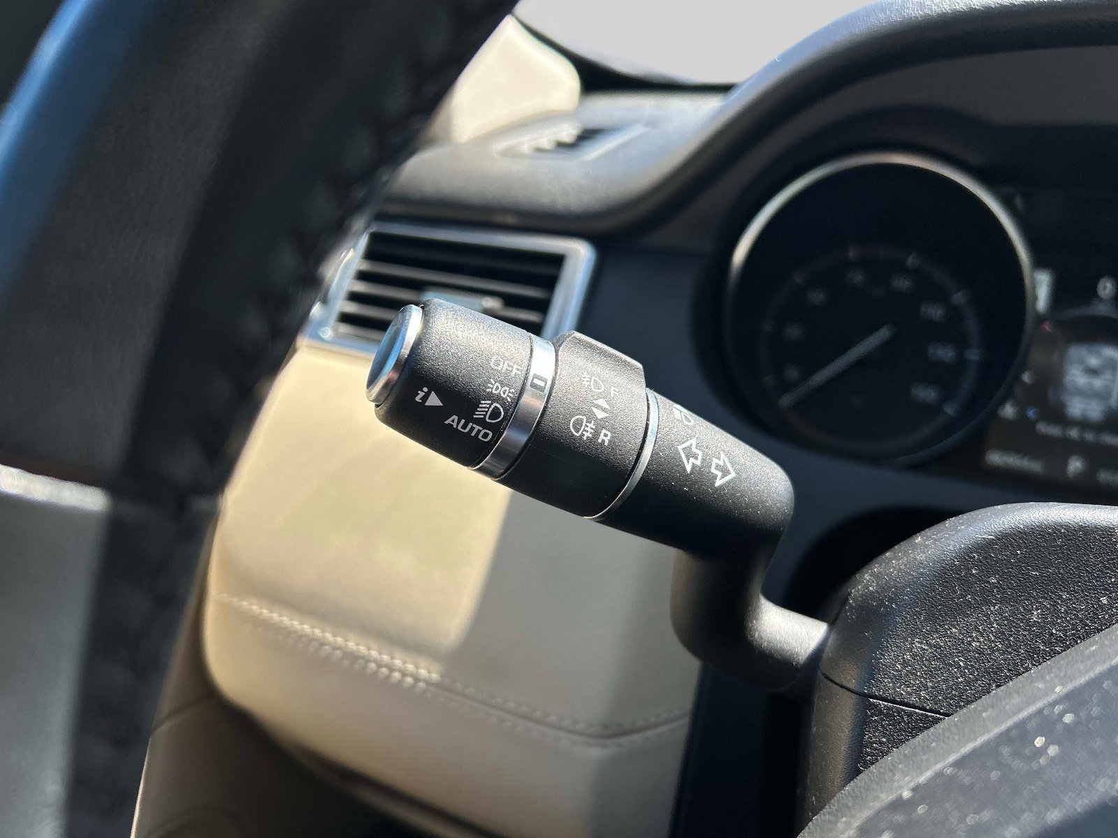 Used 2017 Land Rover Discovery Sport HSE AWD/4WD image 28