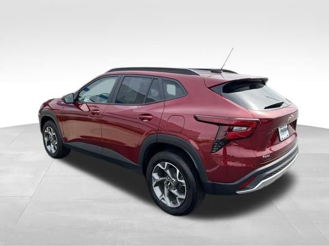 Certified 2025 Chevrolet Trax LT w/ Driver Confidence Package FWD image 14