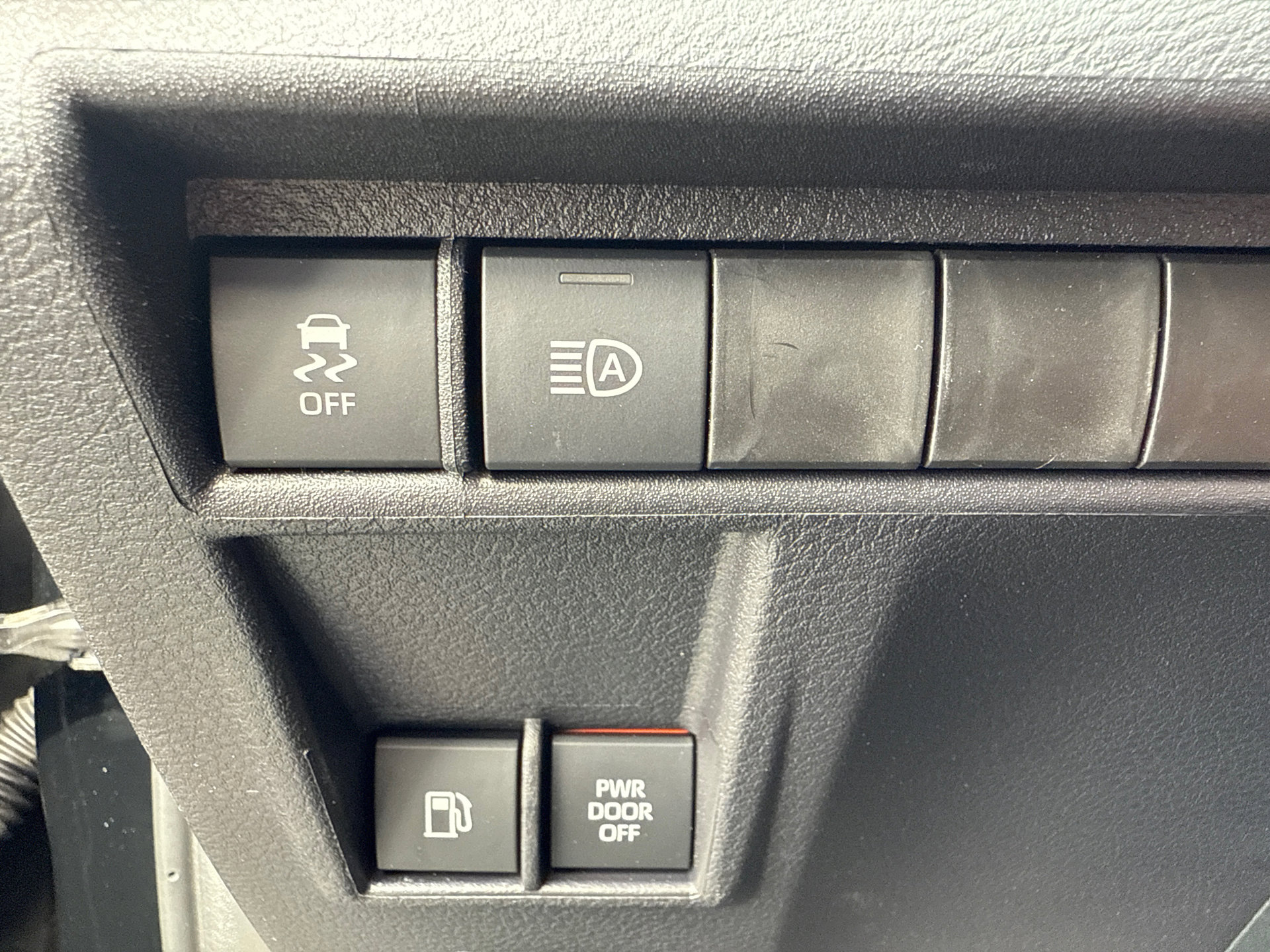 Used 2026 Toyota Sienna XLE FWD image 25