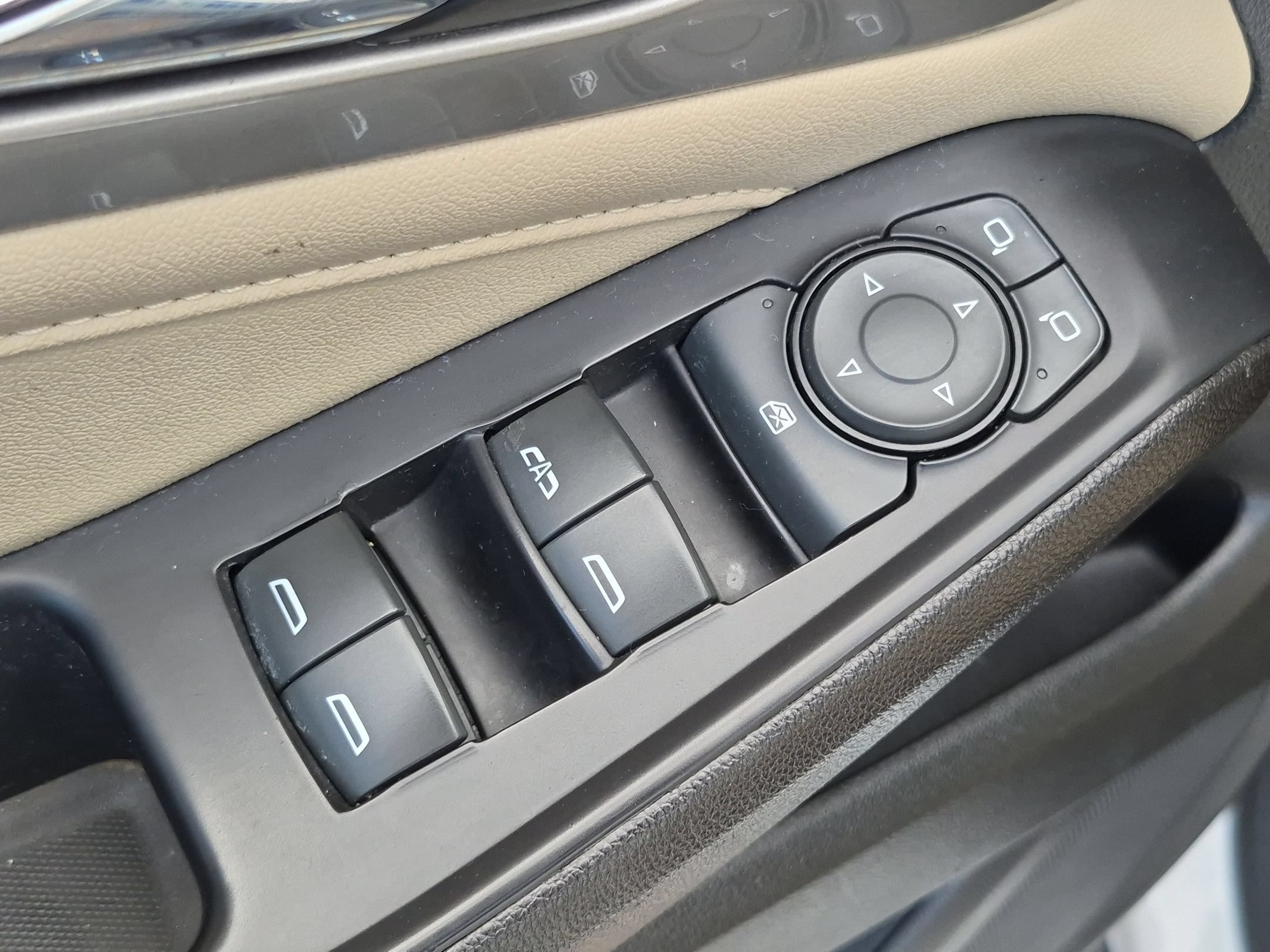 Used 2023 Chevrolet Traverse LT FWD image 12