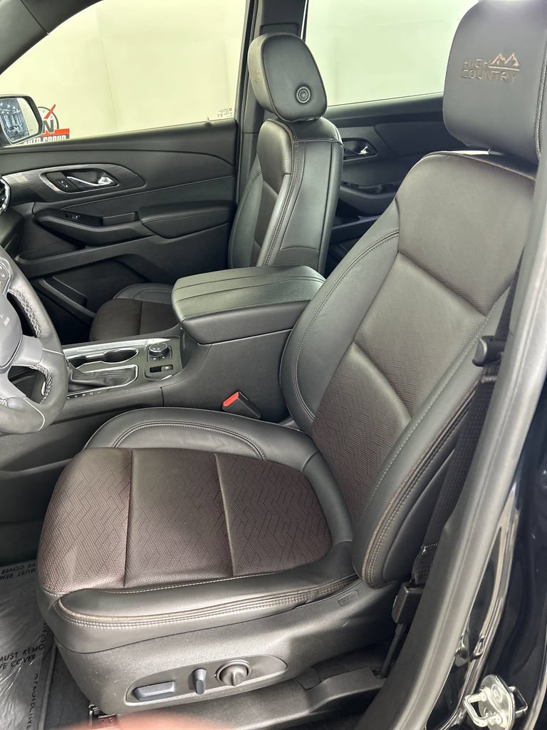 Used 2023 Chevrolet Traverse High Country FWD image 12