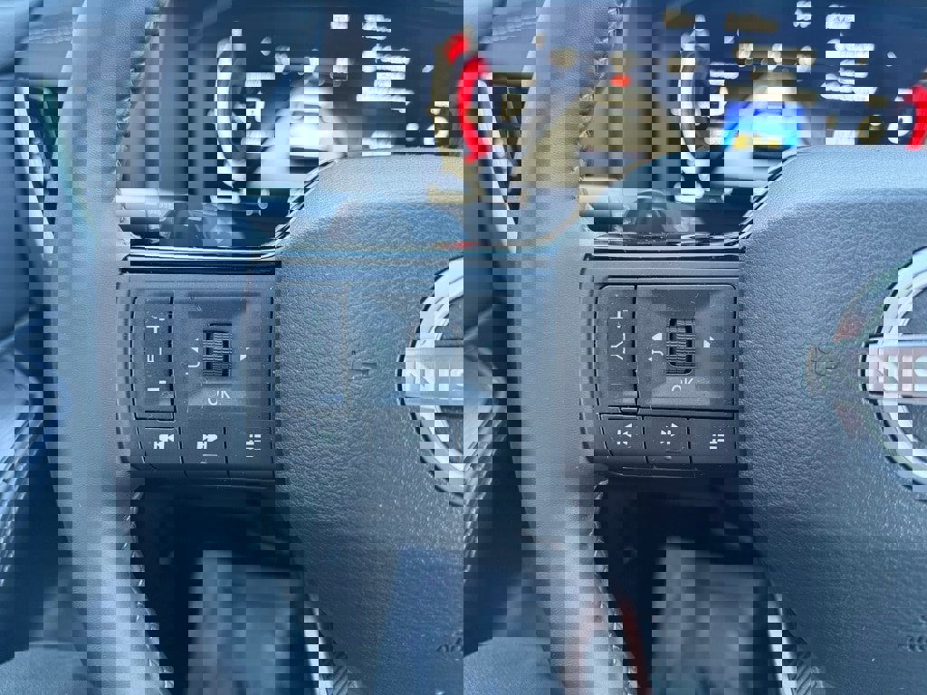 Certified 2025 Nissan Rogue SL image 25